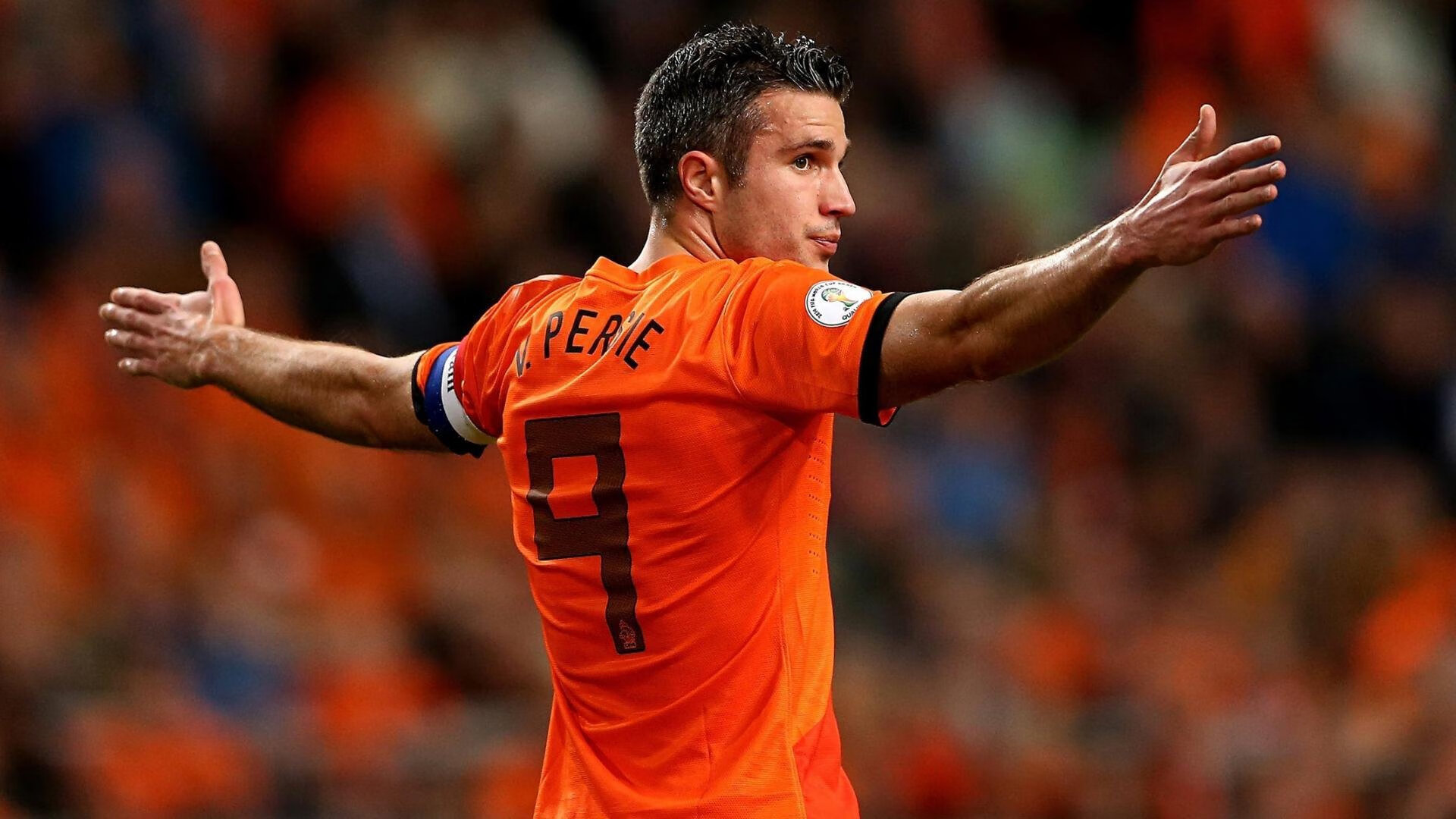 “东安湖赛场：跑酷选手翻越障碍，极限动作震撼全场”